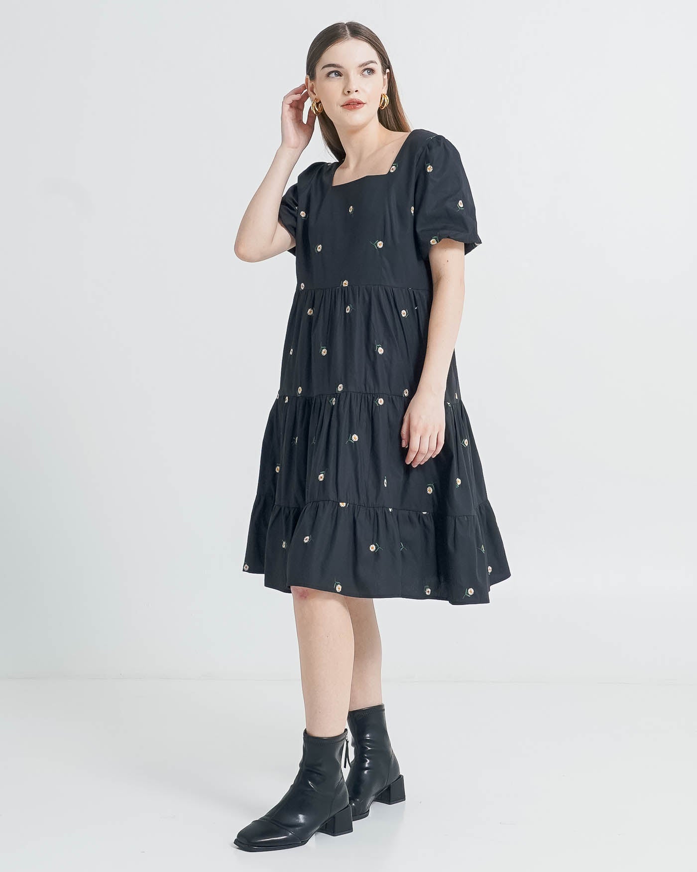 Beluna Embroidery Black Dress – Gaun Midi Floral Wanita Casual