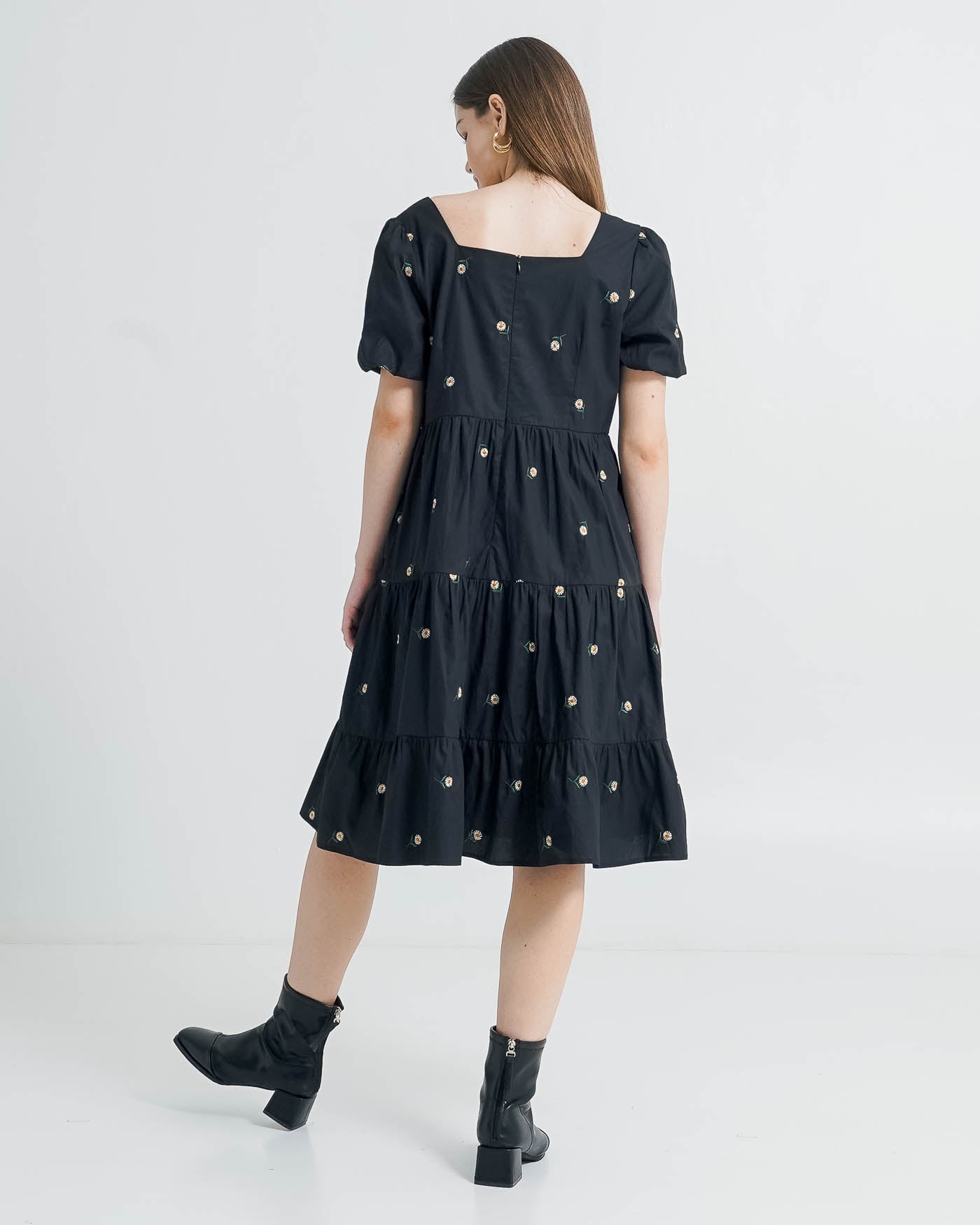 Beluna Embroidery Black Dress – Gaun Midi Floral Wanita Casual