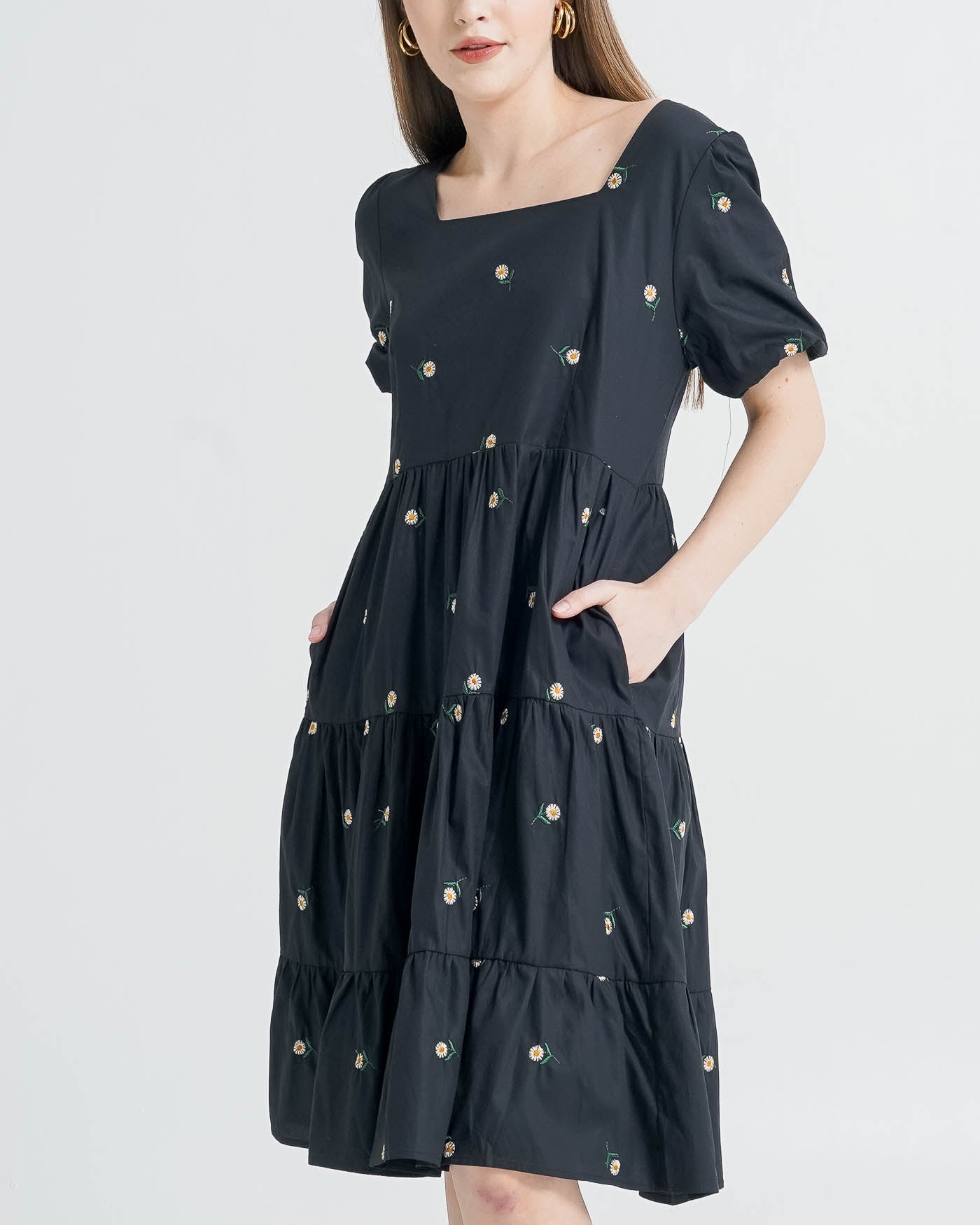 Beluna Embroidery Black Dress – Gaun Midi Floral Wanita Casual