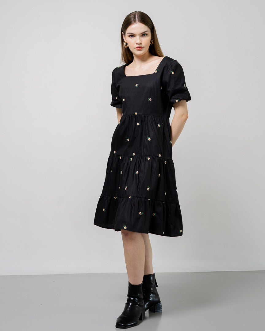 Beluna Embroidery Black Dress – Gaun Midi Floral Wanita Casual