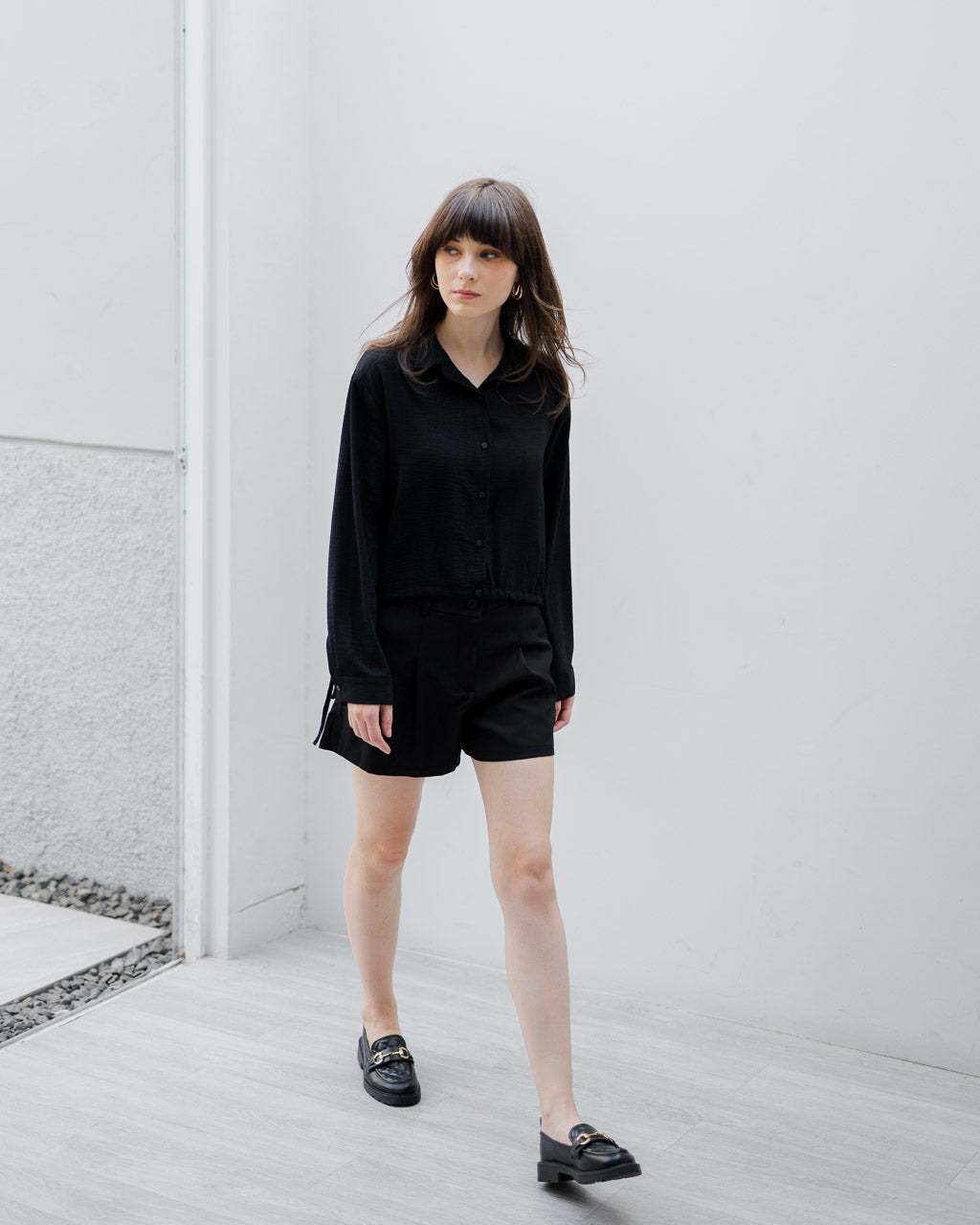 Issa Relaxed Crop Black Shirt – 186334