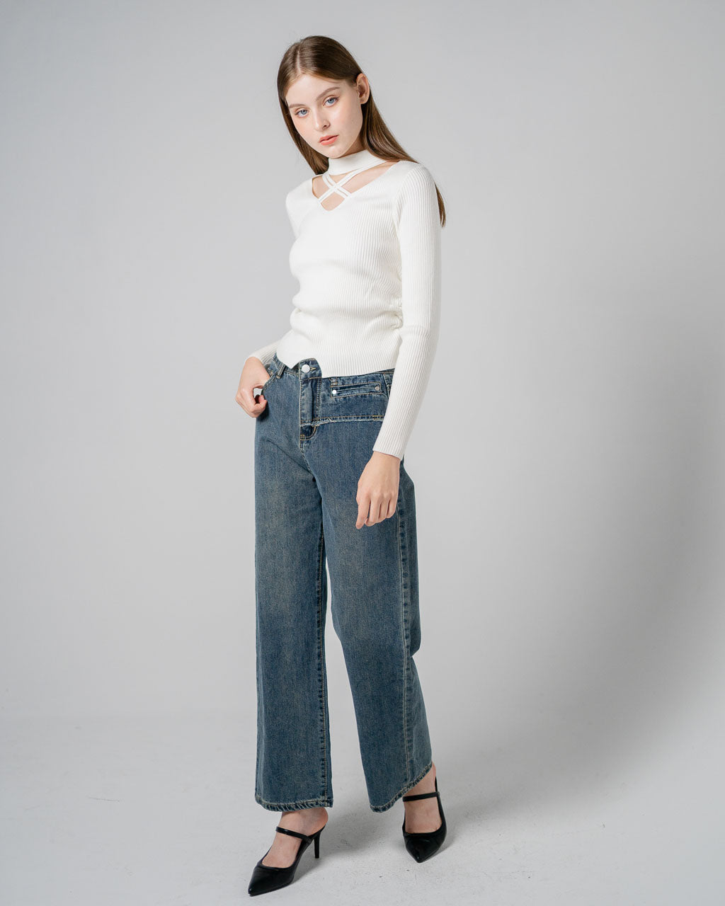 Kiana Cut-Out Knit White Top – Atasan Casual Wanita - 188506