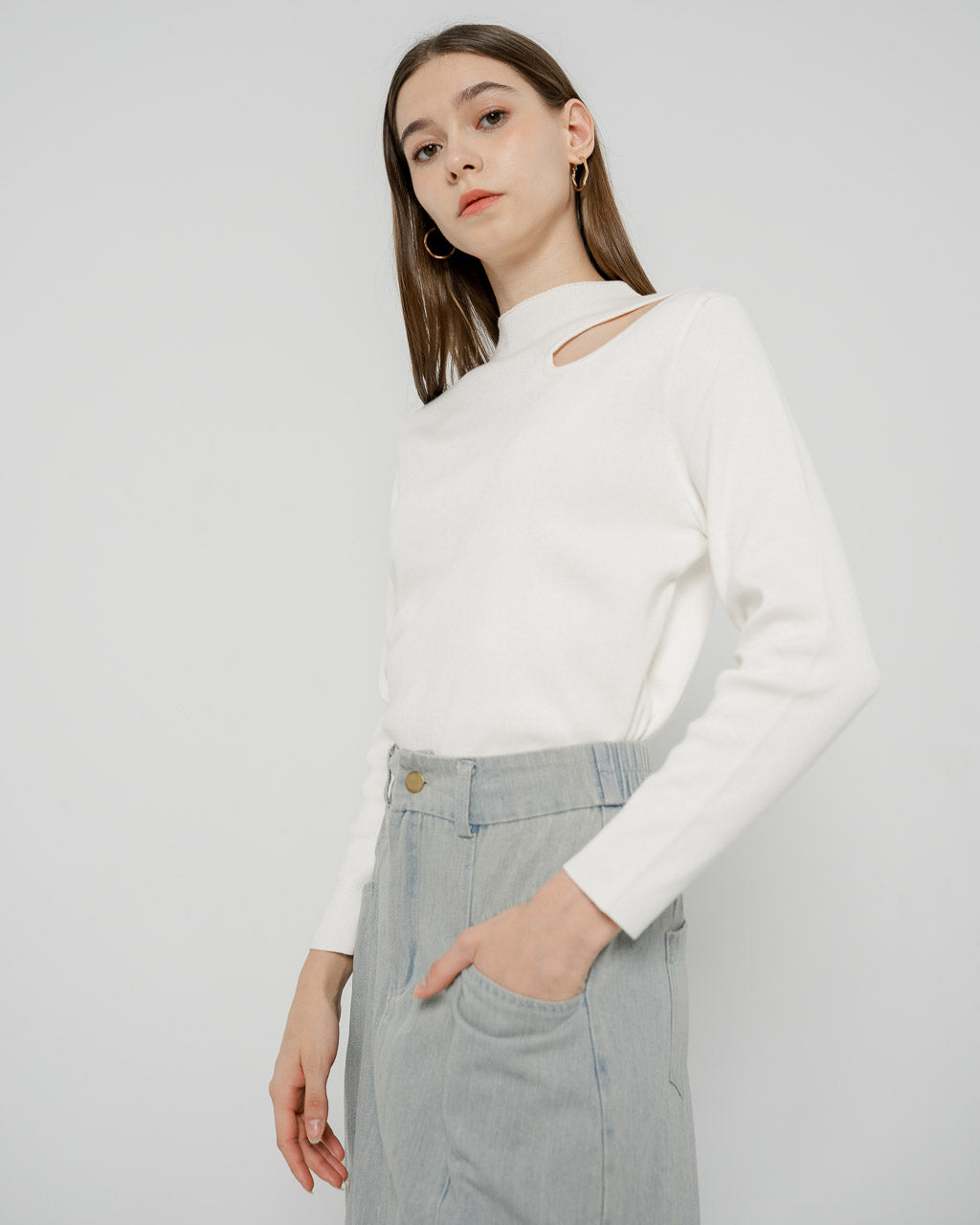 Irene Cut-Out White Sweater – 188385