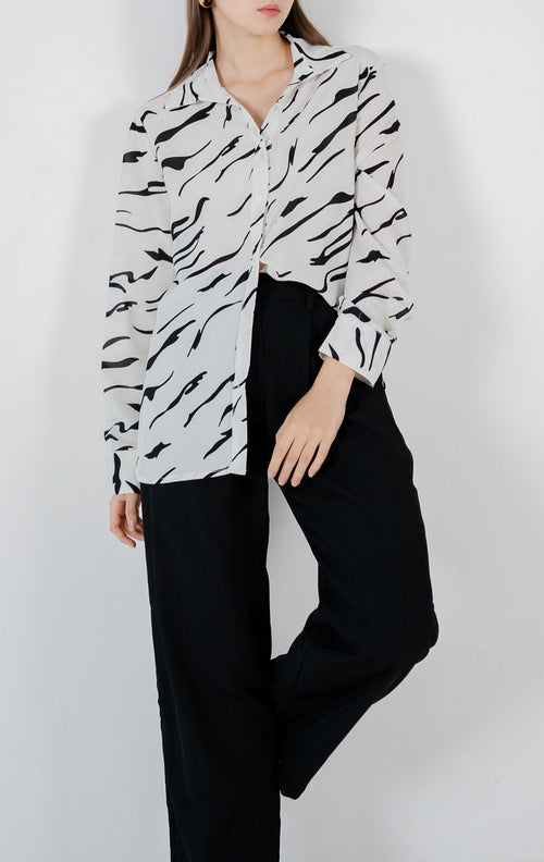Celia Pattern Loose White Shirt – Atasan Kemeja Wanita - 188418