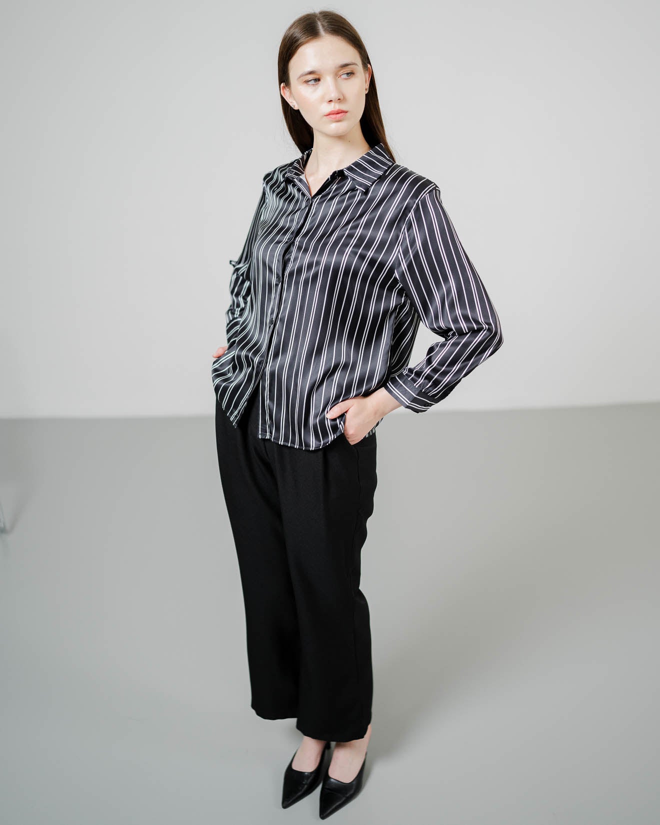 Behati Striped Back Cut-Out Black Shirt – Atasan Kemeja Wanita -189710