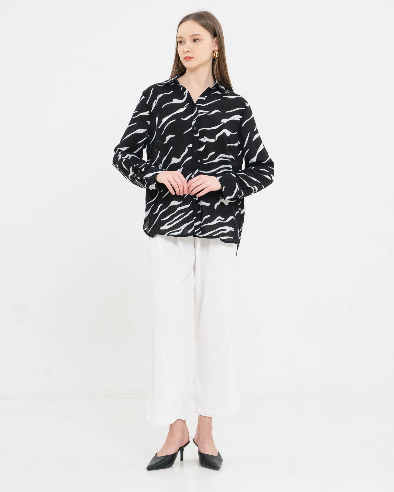 Celia Pattern Loose Black Shirt – Atasan Casual Wanita - 188417