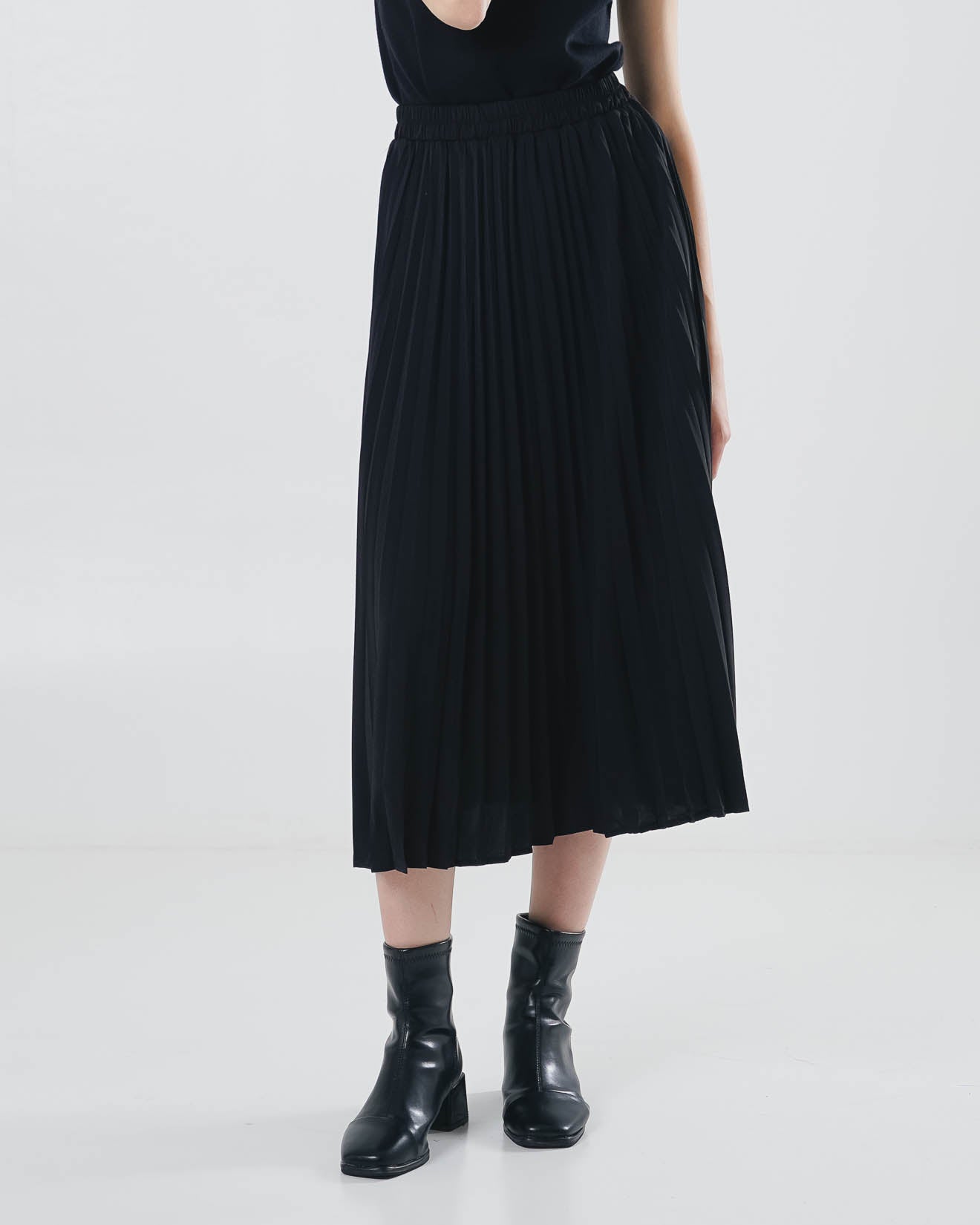 Larissa Pleats Skirt Black  – Rok Kekinian Wanita ( RESTOCK )