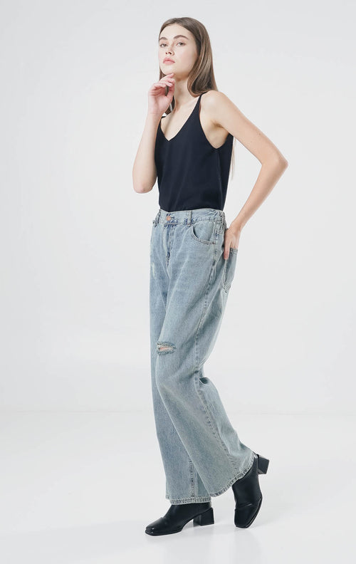 Aaron Ripped Light Denim Pants – Celana Kulot Casual Wanita