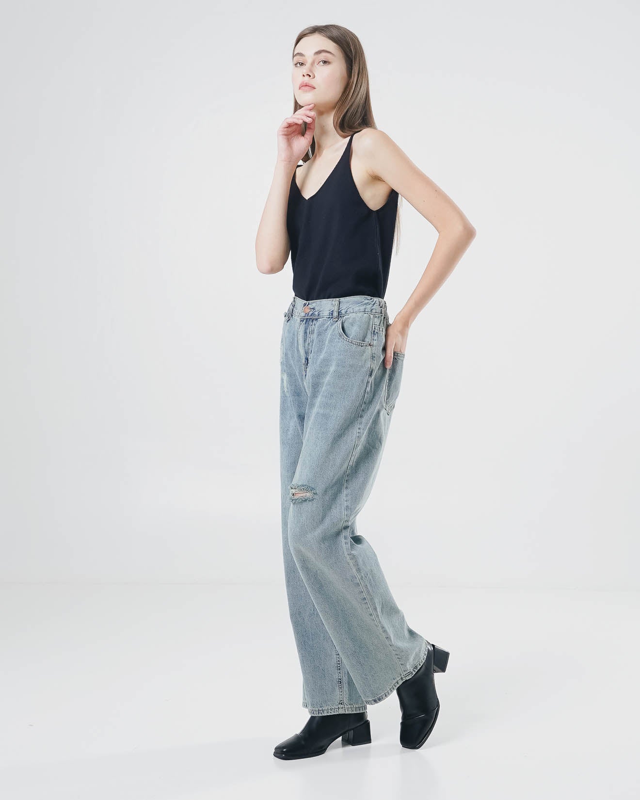 Aaron Ripped Light Denim Pants – Celana Kulot Casual Wanita