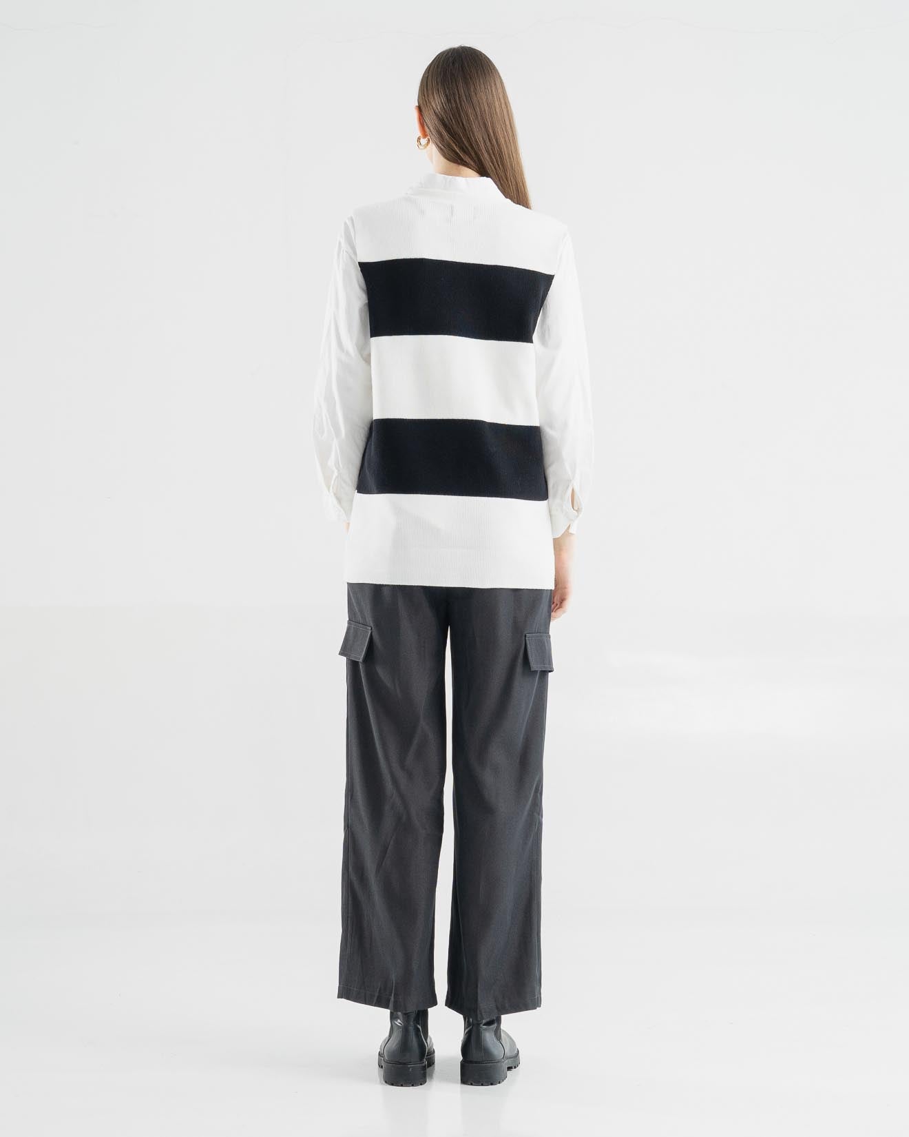 Avena Stripe Knit Black Vest – Atasan Rajut Wanita - 187329