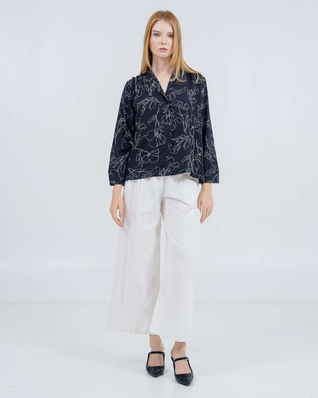 Tyana Pattern Black Blouse (RESTOCK) – Kemeja Casual Wanita Kekinian