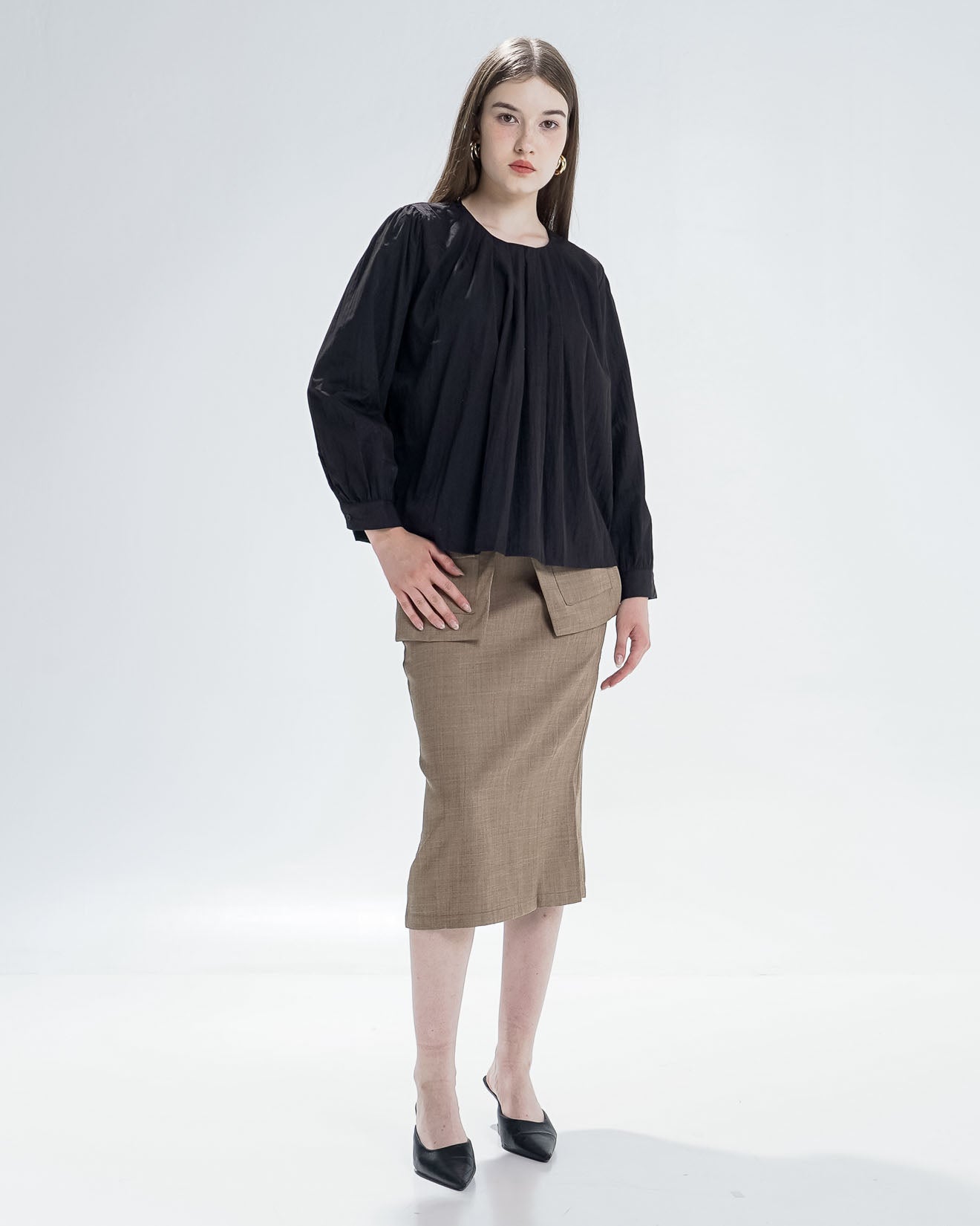 Ovidia Pleated Black Blouse – Atasan Wanita Lengan Panjang – 189976