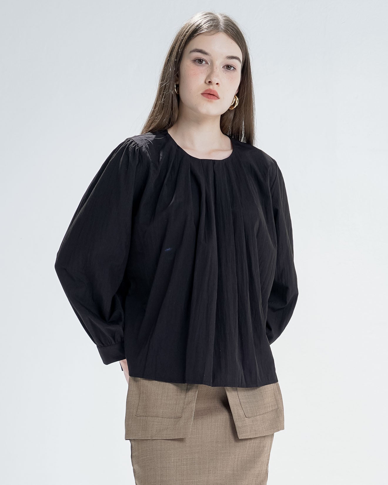 Ovidia Pleated Black Blouse – Atasan Wanita Lengan Panjang – 189976