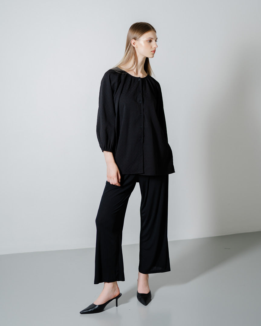 Reina Textured Black Blouse – Atasan Wanita Lengan Panjang - 189942