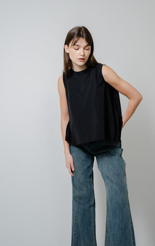 Yurie Round Neck Sleeveless Black Top -  Blouse Wanita Lengan Pendek - 189716