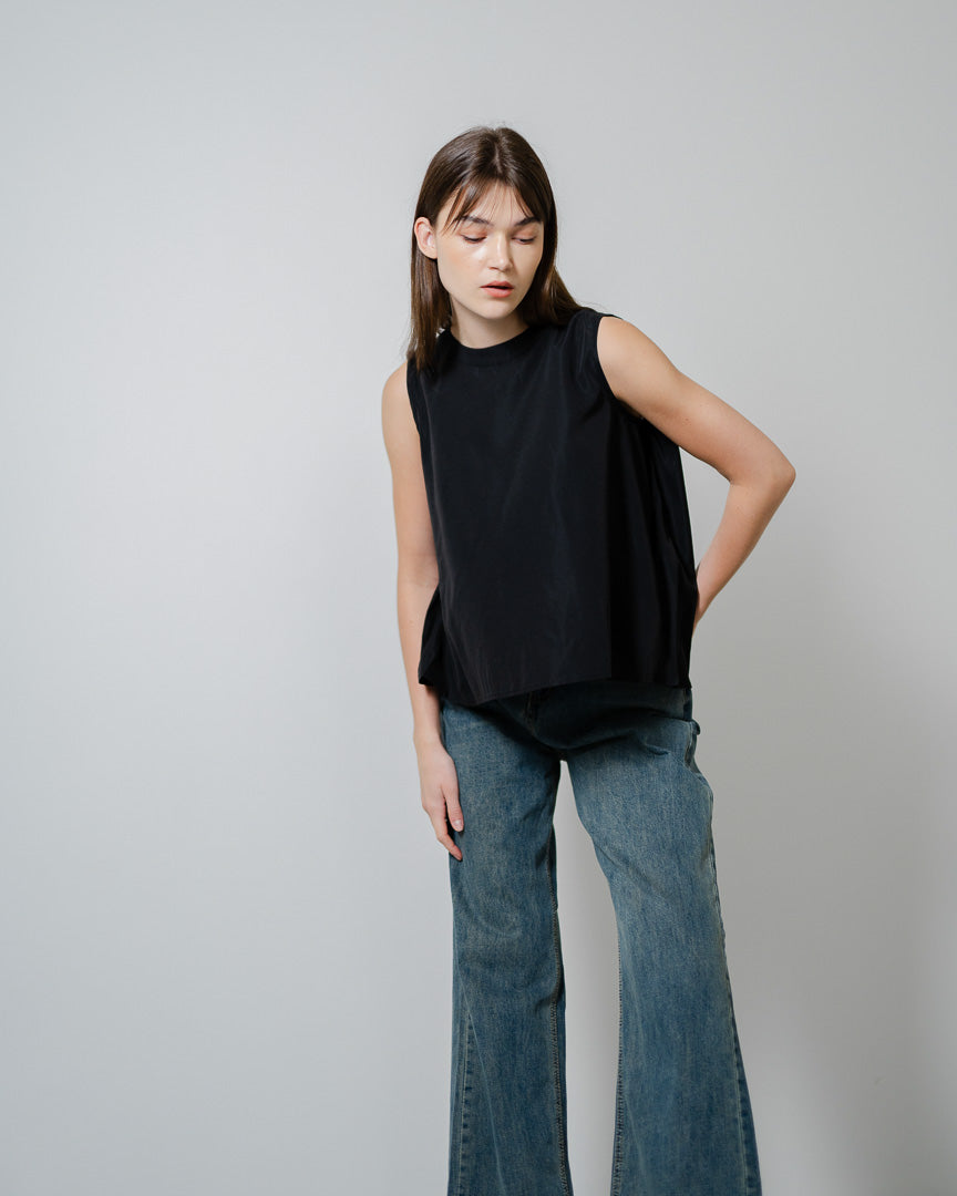 Yurie Round Neck Sleeveless Black Top -  Blouse Wanita Lengan Pendek - 189716