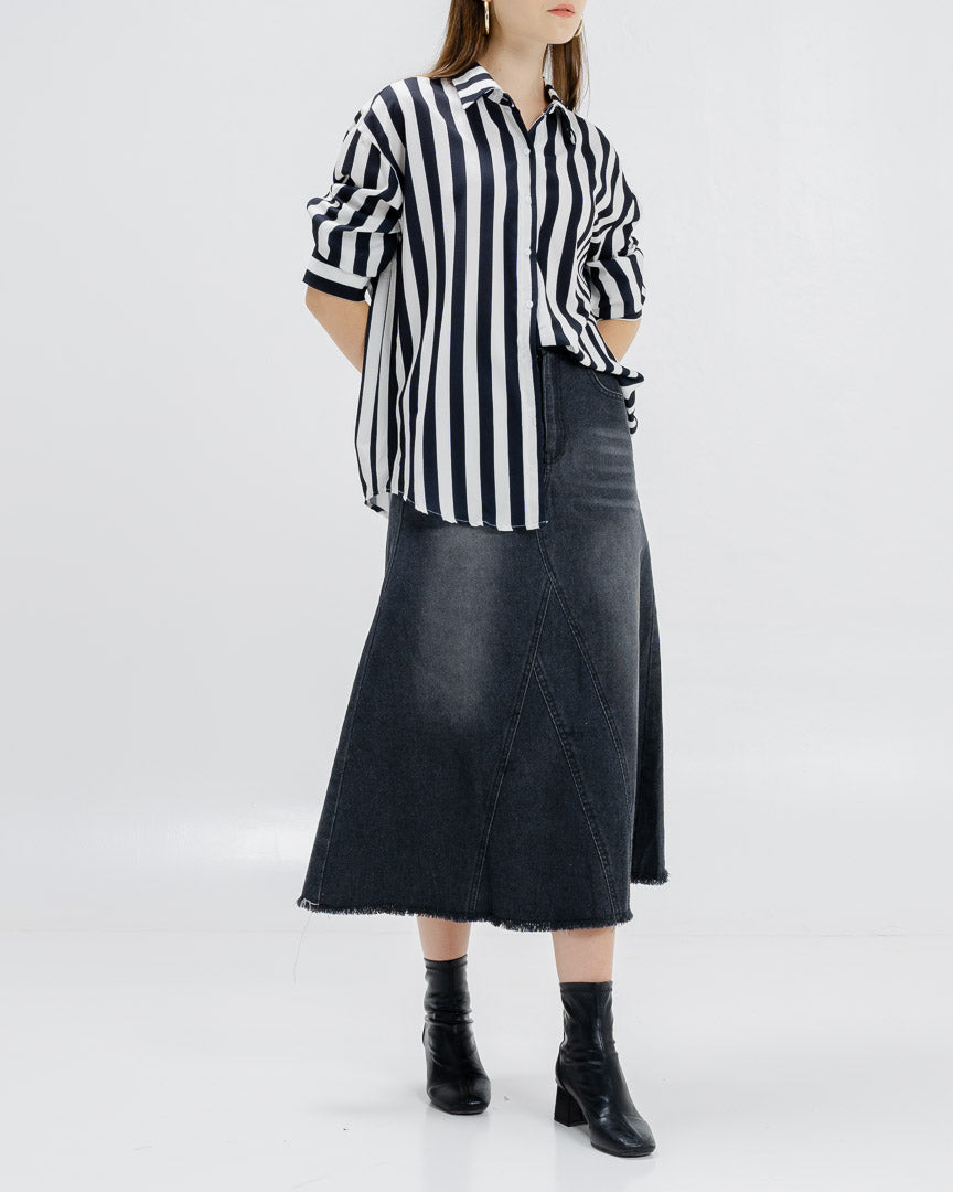 Jaclyn Oversized Striped Black Shirt – Kemeja Wanita Lengan Panjang - 189429