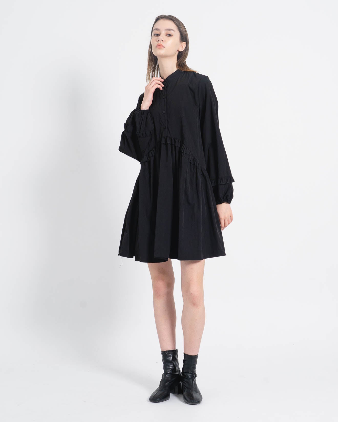 Candence Ruffle Black Dress – Gaun Elegan Wanita - 788924