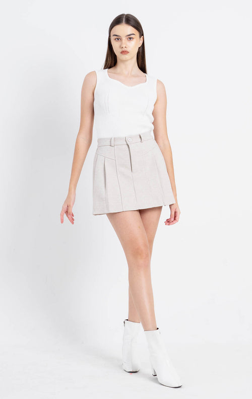 Anya Wool Pleats Ivory Skort – Celana Pendek Casual Wanita - 288522