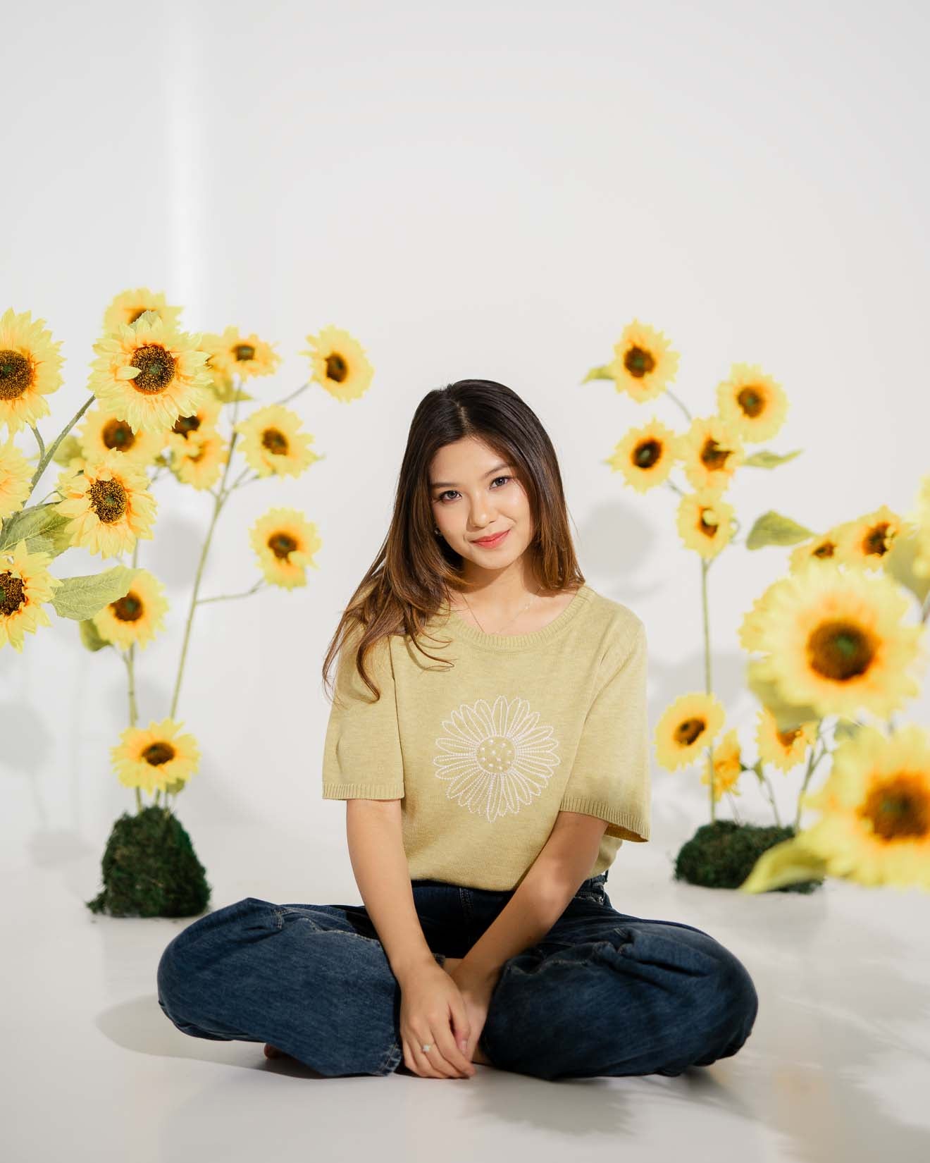 She Blooms- EA Chiara Sunflower Embroidery Knit Yellow Top - Atasan Wanita Korea - 189355