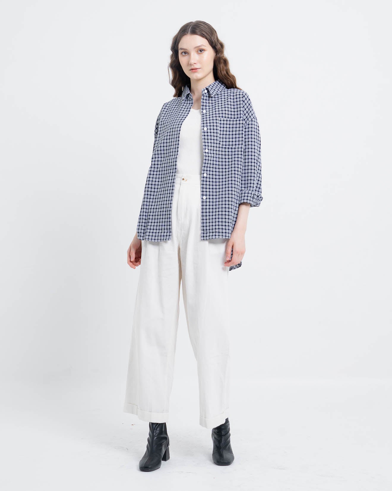 Erina Oversized Plaid Navy Shirt – Kemeja Wanita Casual - 188248