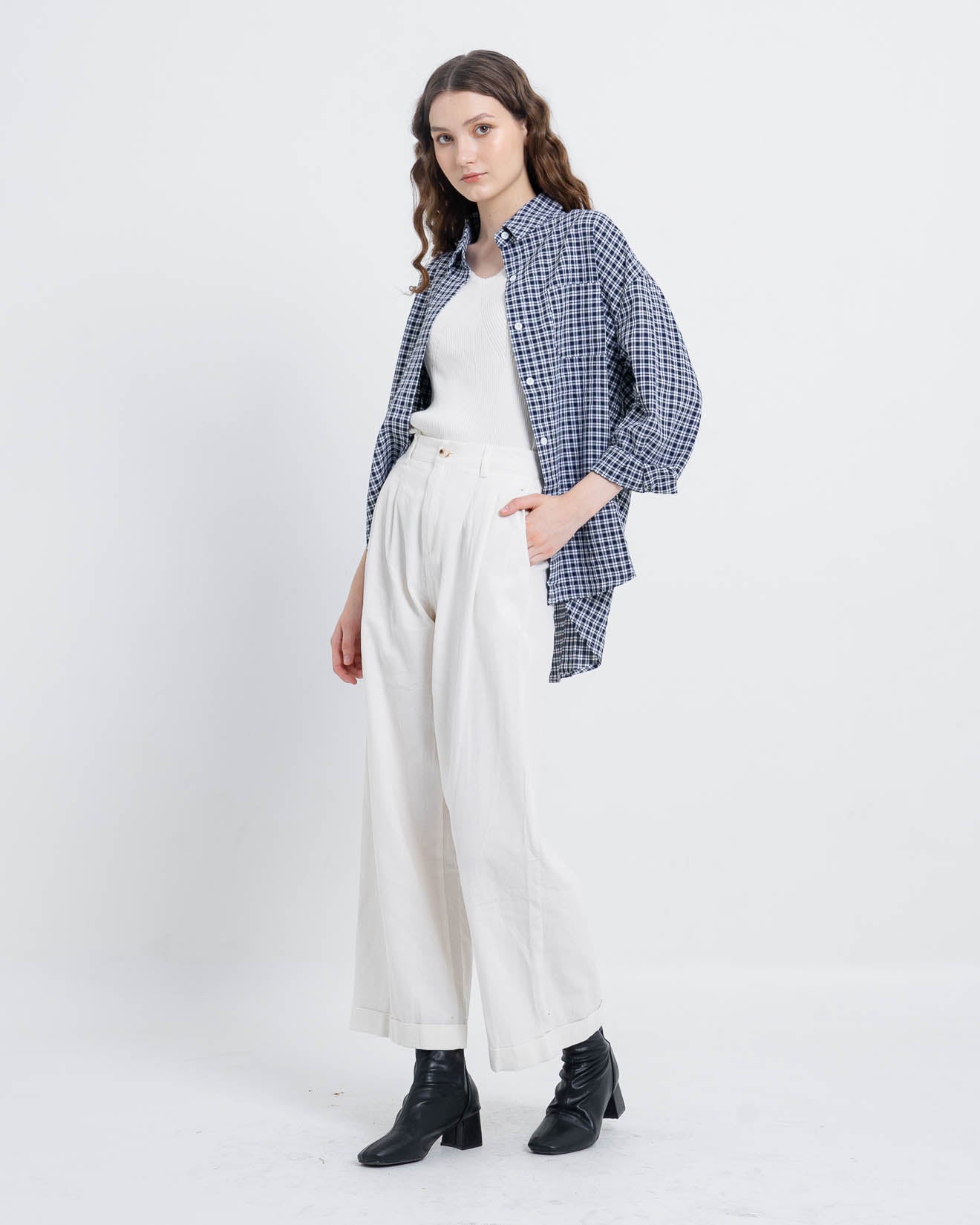 Erina Oversized Plaid Navy Shirt – Kemeja Wanita Casual - 188248