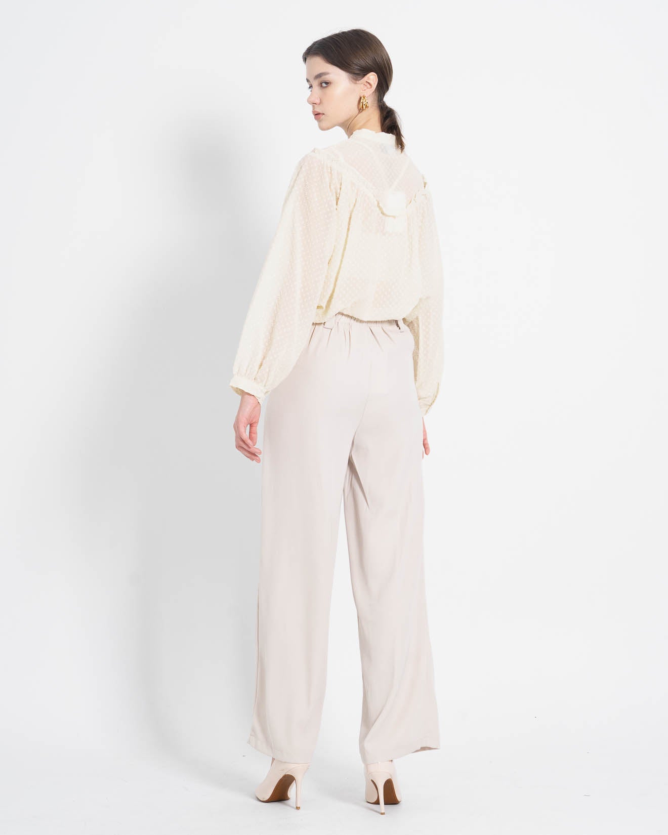 Johana Textured Sheer Ivory Blouse – Atasan Wanita Lengan Panjang - 188440