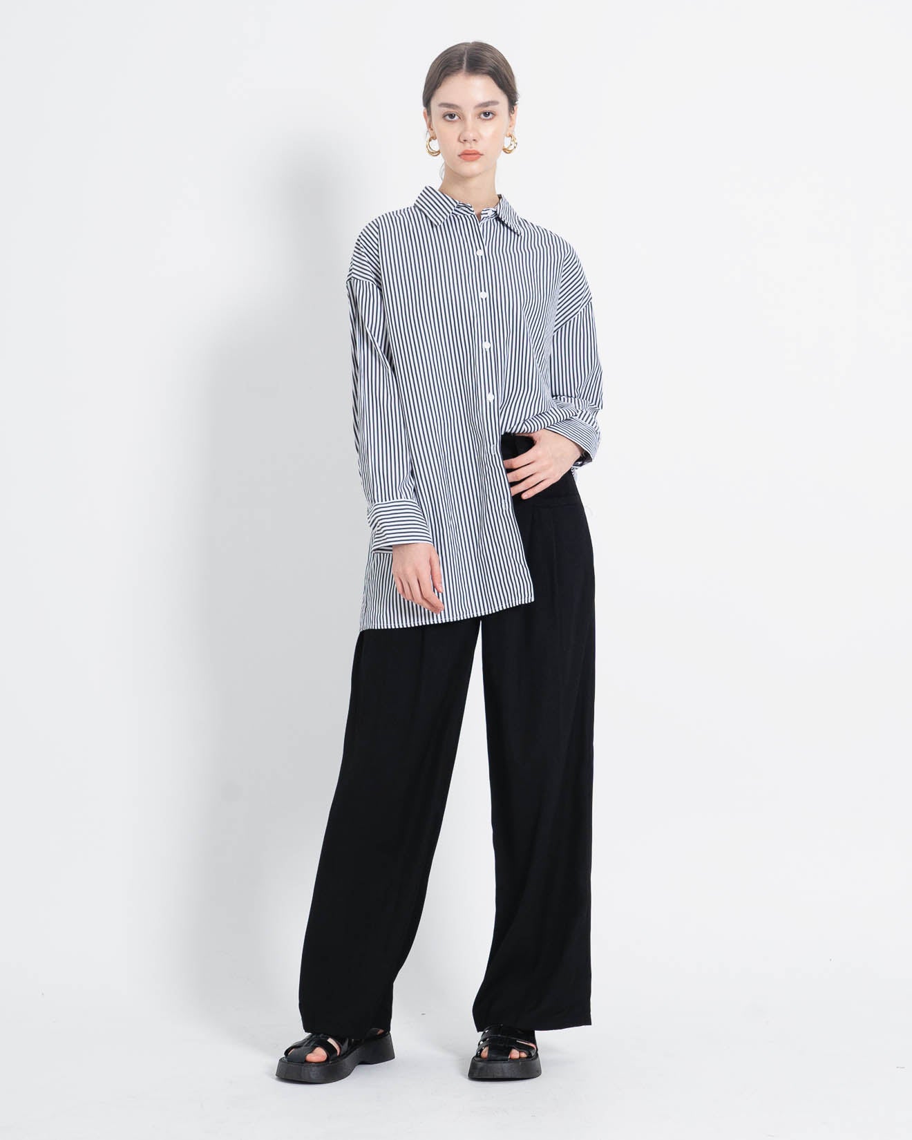 Rasha Oversized Stripped Black Shirt – Atasan Lengan Panjang Wanita - 188962