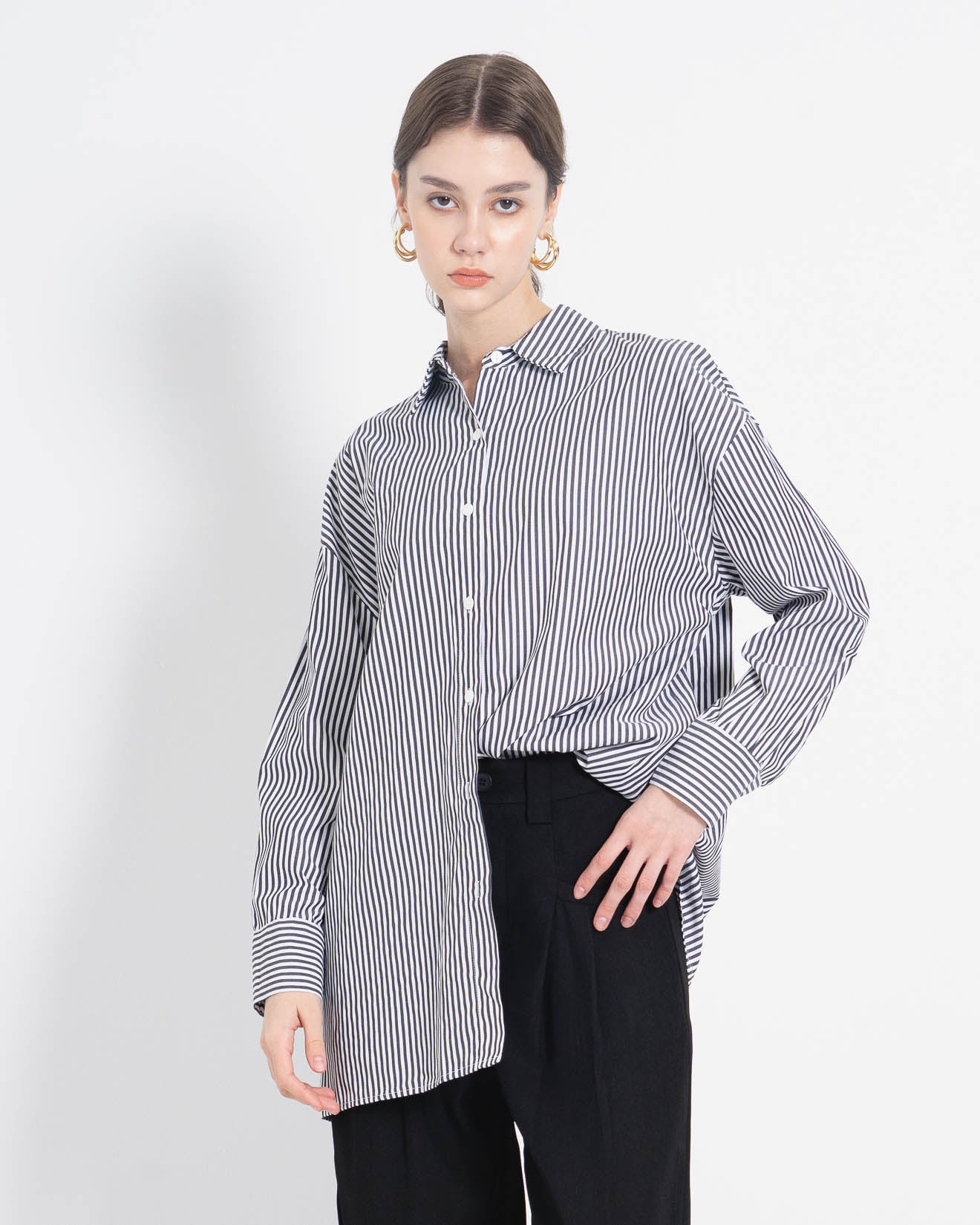 Rasha Oversized Stripped Black Shirt – Atasan Lengan Panjang Wanita - 188962