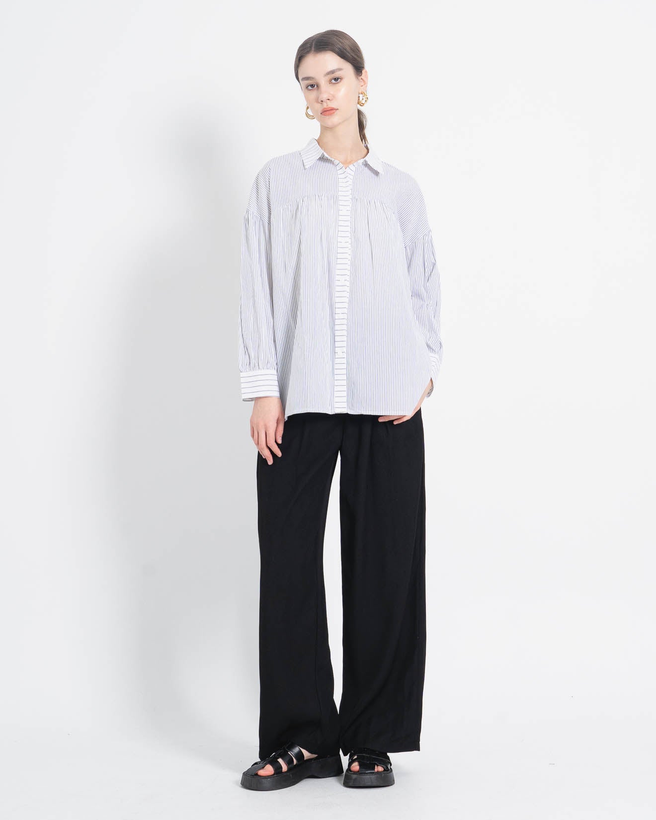 Cory Oversized Stripped White Shirt – Kemeja Wanita Lengan Panjang - 188338