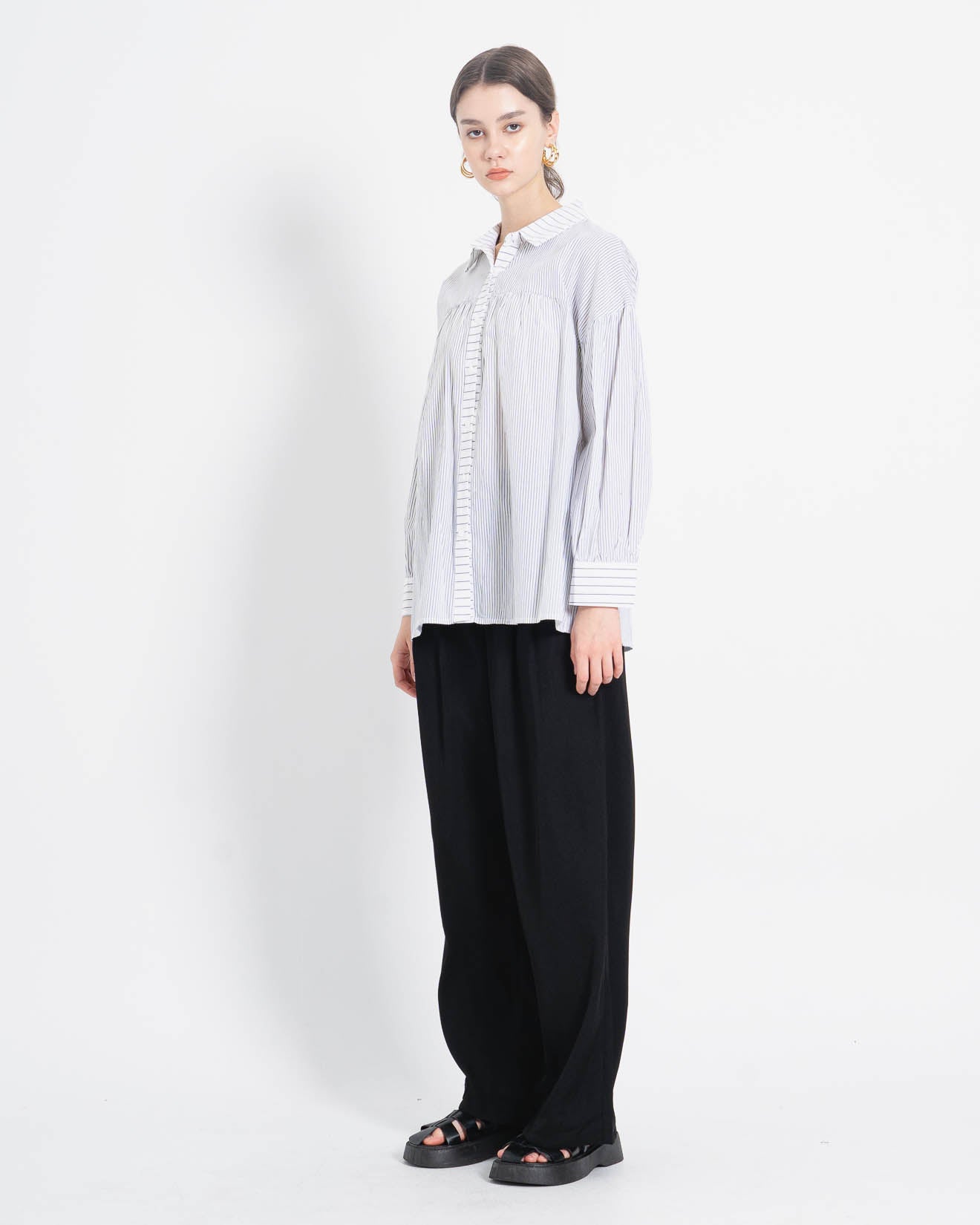 Cory Oversized Stripped White Shirt – Kemeja Wanita Lengan Panjang - 188338