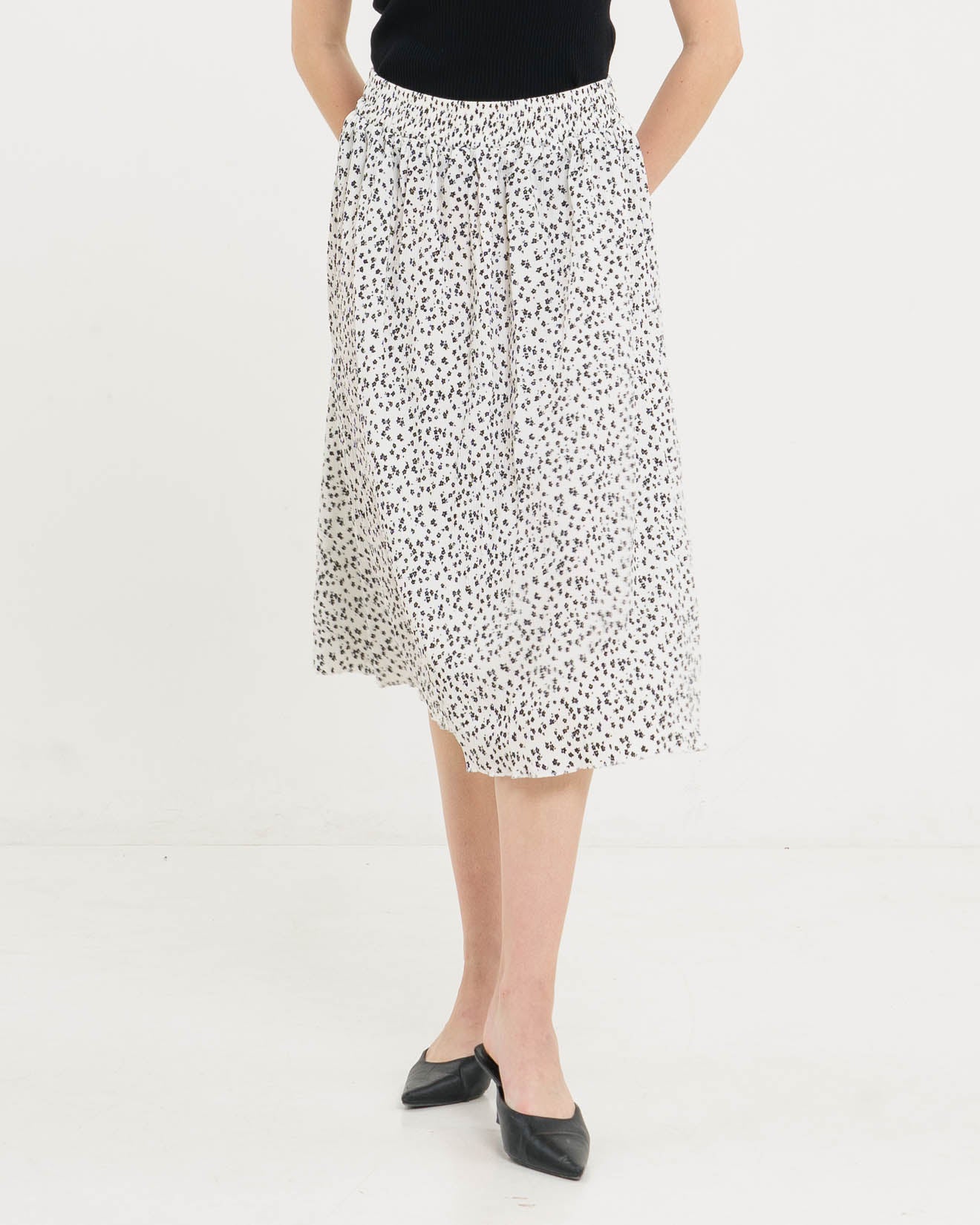 Minji Pattern Pleats A-Line White Skirt – Rok Wanita - 288406