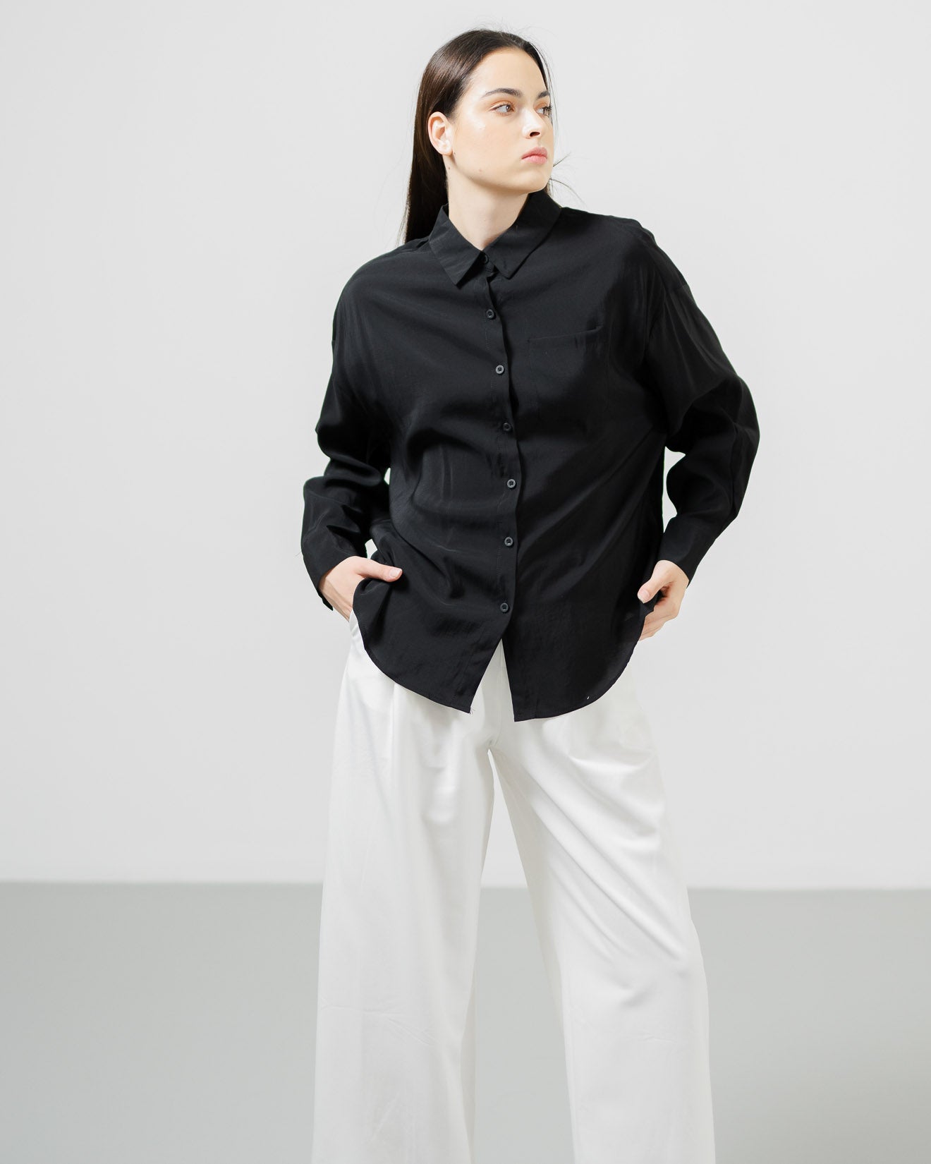 Avery Oversized Adjustable Back Black Shirt – Blouse Wanita Lengan Panjang - 189932