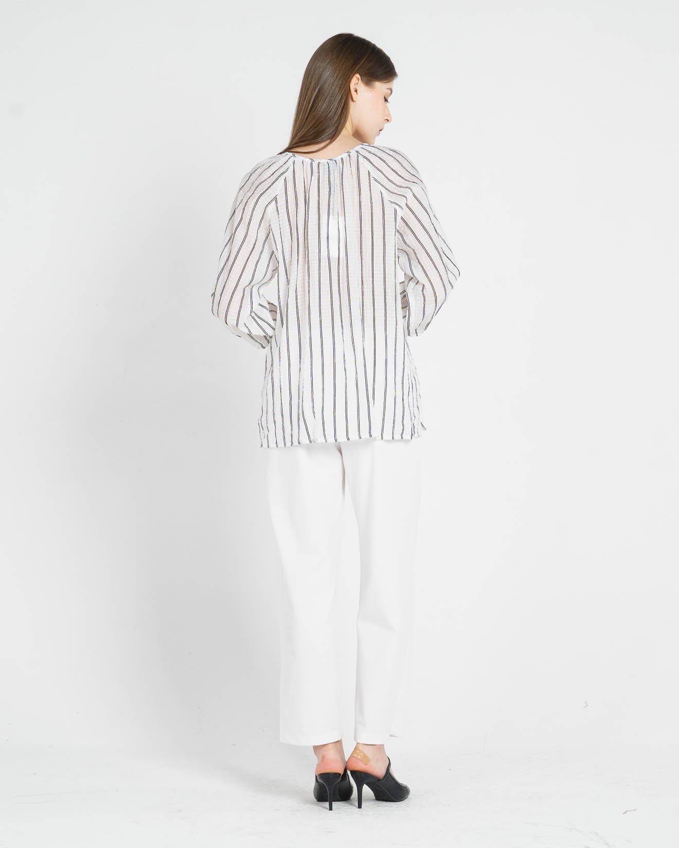 Vinna Stripped Textured White Blouse – Atasan Kemeja Casual Wanita - 188996