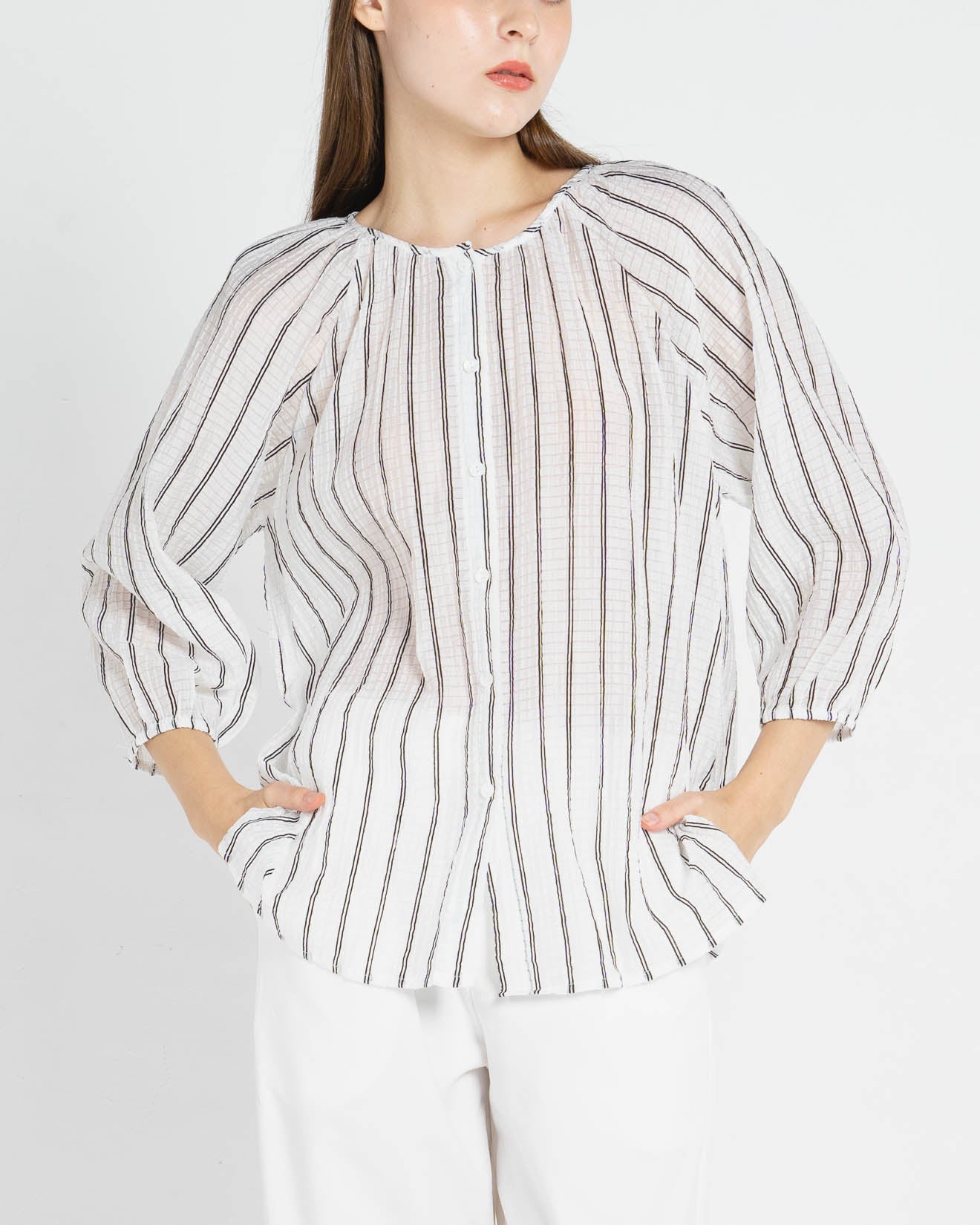 Vinna Stripped Textured White Blouse – Atasan Kemeja Casual Wanita - 188996