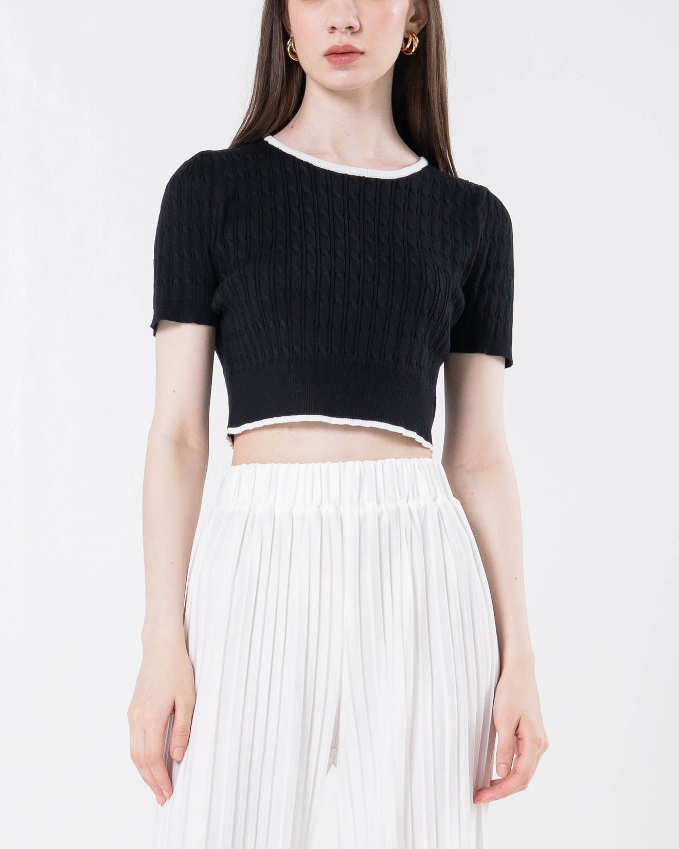 Lisa Knit Crop Black Top - Atasan Rajut Lengan Pendek Wanita - 189421