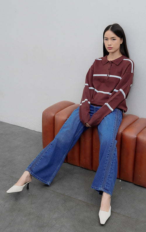 Sweter rajut wanita kerah polo warna cokelat tua (dark brown) Alexis Sweater bermotif garis-garis (striped) dengan bukaan kancing depan (button closure) berbahan lembut dan stretchy.