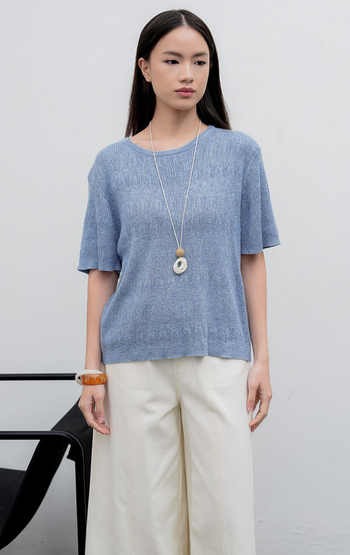 Atasan rajut wanita lengan pendek warna biru (blue) Anatella Top dengan kerah bulat (crew-neck) dan tekstur rajut halus (fine textured knit).