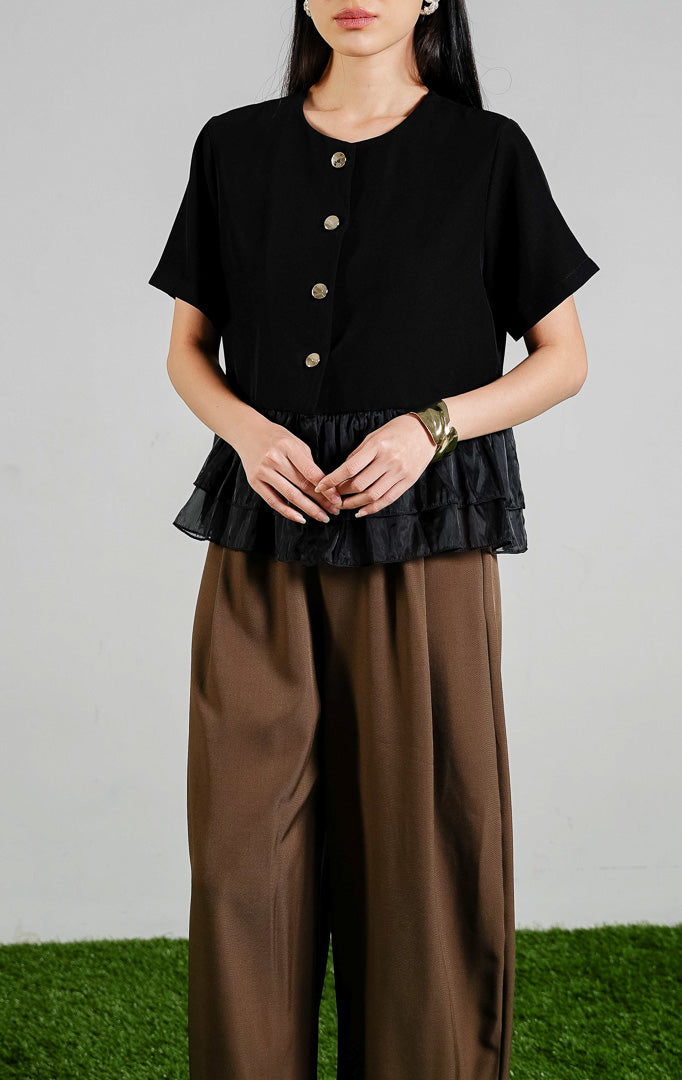 Regulus Gathered Peplum Button-Up Blouse Top warna black, baju atasan blouse lengan pendek peplum hitam dengan kombinasi bahan organza transparan. 