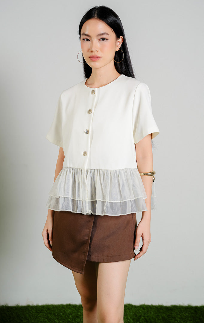 Regulus Gathered Peplum Button-Up Blouse Top warna ivory, baju atasan blouse lengan pendek peplum putih gading dengan kombinasi bahan organza transparan. 