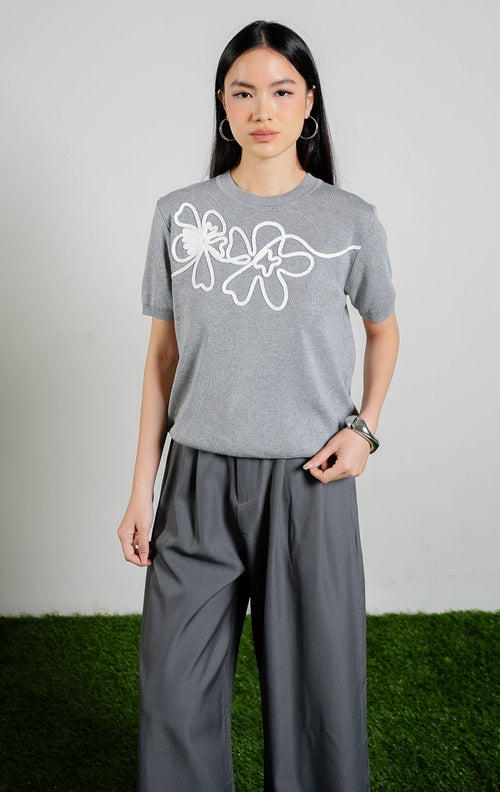 Nadeleine Floral Cord Knit Top warna grey, baju atasan rajut lengan pendek wanita warna abu-abu dengan detail rajutan tali bentuk bunga warna putih dari This Is April. 