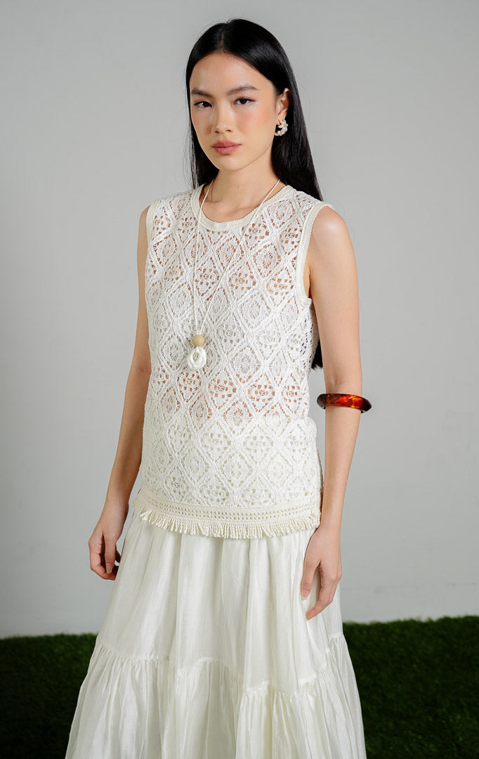 Macbeth Top warna ivory, baju atasan tanpa lengan wanita bahan rajut brokat transparan motif wajik warna putih gading dari This Is April. 