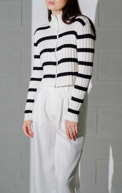 Syca High Neck Zipper Knit White Top – Atasan Wanita Rajut Lengan Panjang Casual - 189398