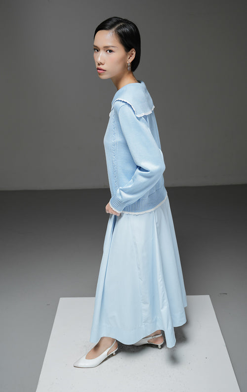 Cardigan rajut wanita Berenice Cardigan warna light blue biru muda lengan panjang dengan kerah pelaut (sailor collar), aksen renda putih, dan kancing depan. 