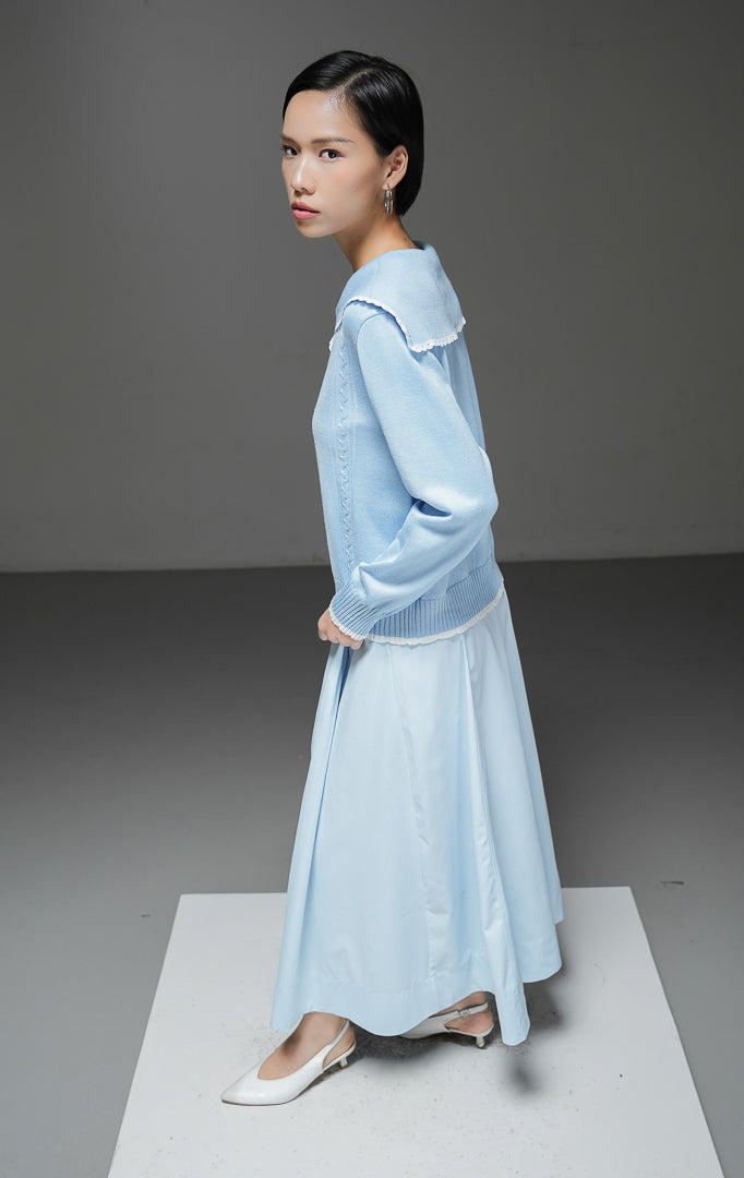 Cardigan rajut wanita Berenice Cardigan warna light blue biru muda lengan panjang dengan kerah pelaut (sailor collar), aksen renda putih, dan kancing depan. 