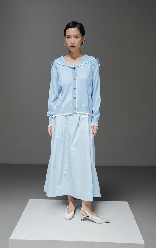 Cardigan rajut wanita Berenice Cardigan warna light blue biru muda lengan panjang dengan kerah pelaut (sailor collar), aksen renda putih, dan kancing depan. 