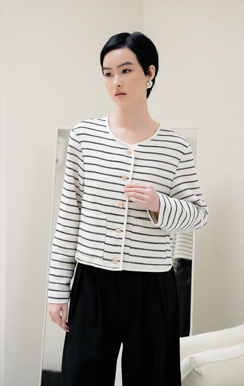 Blazer tweed wanita lengan panjang warna ivory Caspian Outer dengan motif garis (stripe), kancing emas (gold buttons), dan saku depan. 