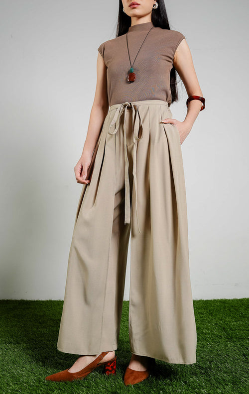 Johnston Tie-Waist Overlap Wide Leg Pants warna khaki, celana panjang kulot wanita model tumpuk depan dengan tali pinggang warna krem khaki dari This Is April. 