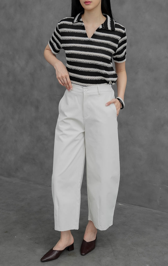 Celana panjang wanita model lurus (straight leg) warna krem muda (ivory) Coletta Pants berbahan cotton twill terstruktur dengan saku fungsional, bukaan kancing depan, dan belt loops.