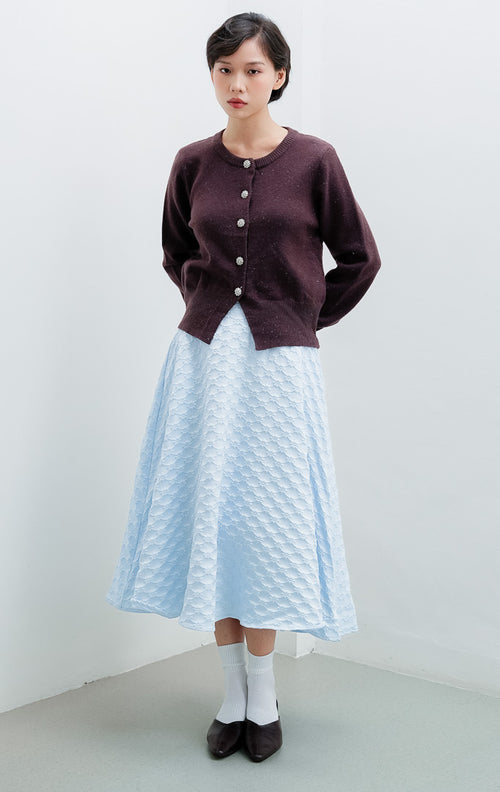 Cardigan rajut wanita warna cokelat tua (dark brown) Evangelina Cardigan dengan aksen kilau shimmer halus dan detail aksen motif bunga (floral details).